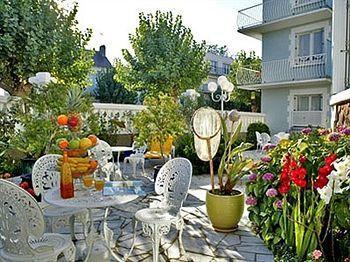 Hotel Calme Des Pins & 3*